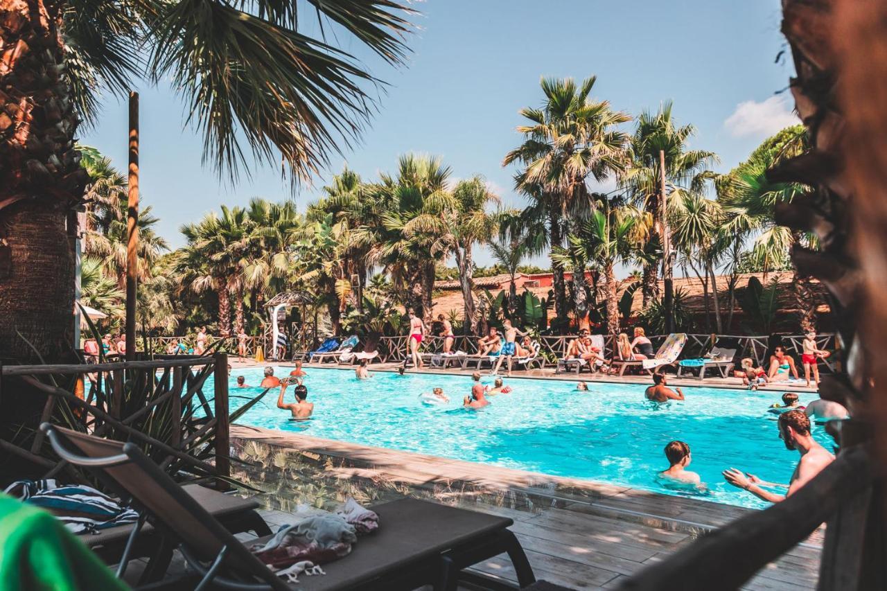 Toison D'Or Hotel Ramatuelle Exterior foto The swimming pool at the Oasis Park Hotel
