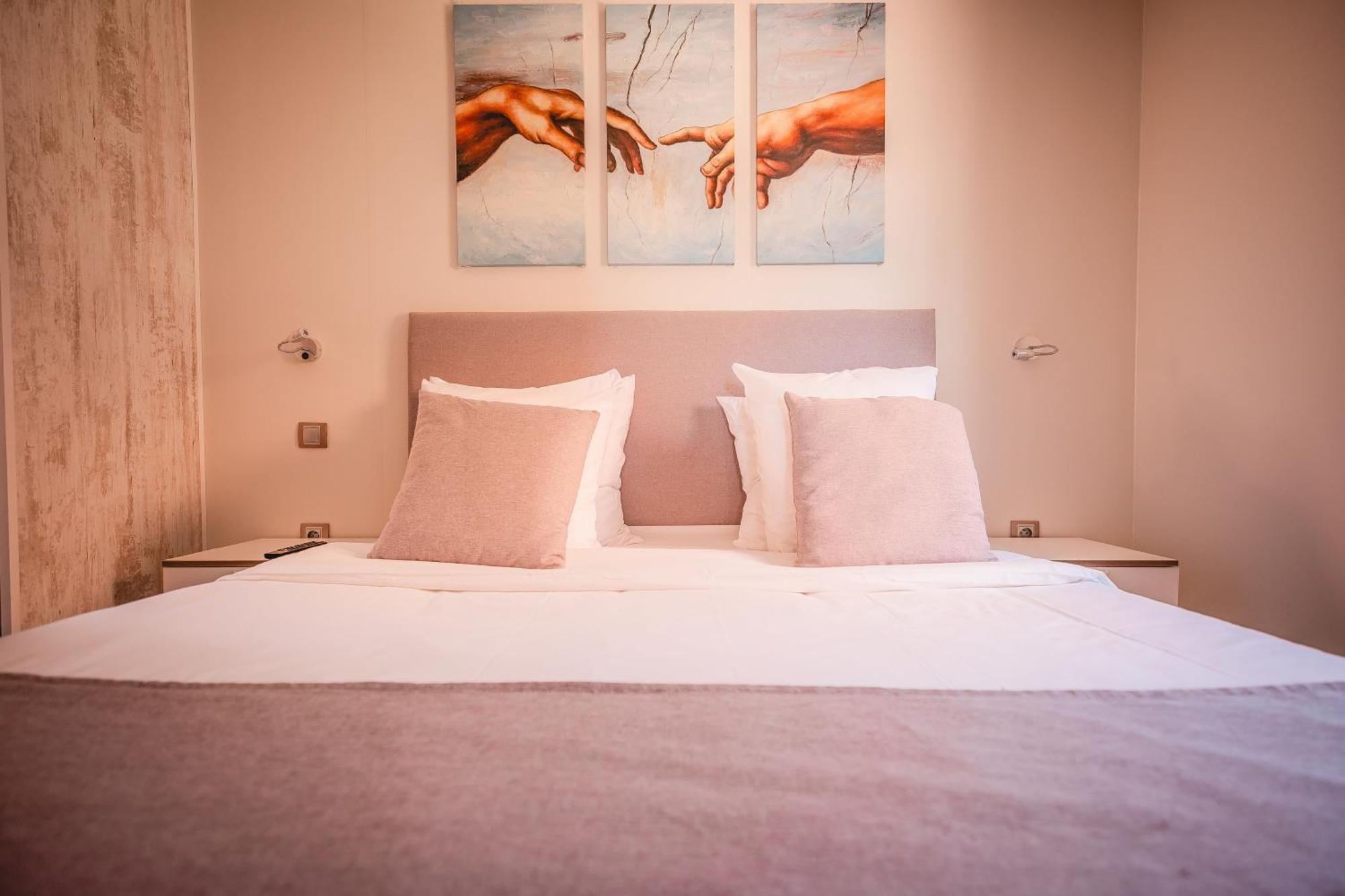 Toison D'Or Hotel Ramatuelle Exterior foto A bedroom at the hotel