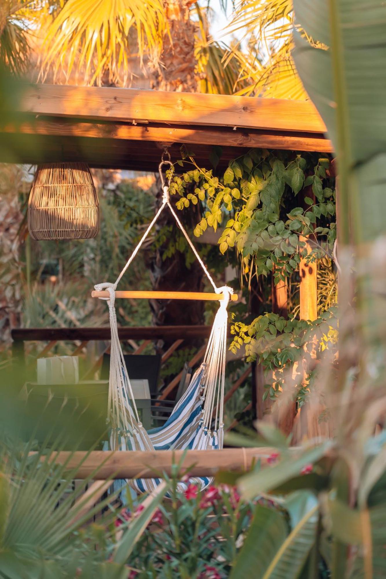 Toison D'Or Hotel Ramatuelle Exterior foto Hammock chair