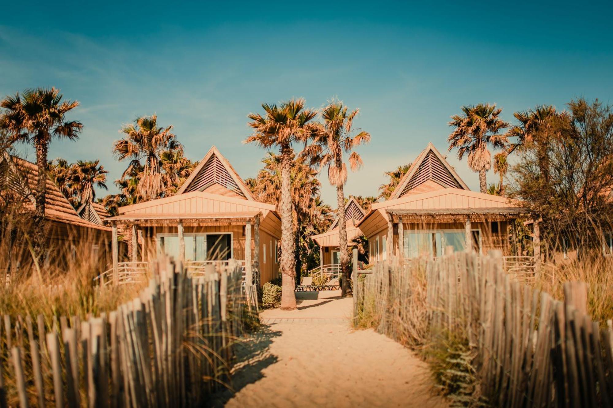 Toison D'Or Hotel Ramatuelle Exterior foto The beach huts at the resort