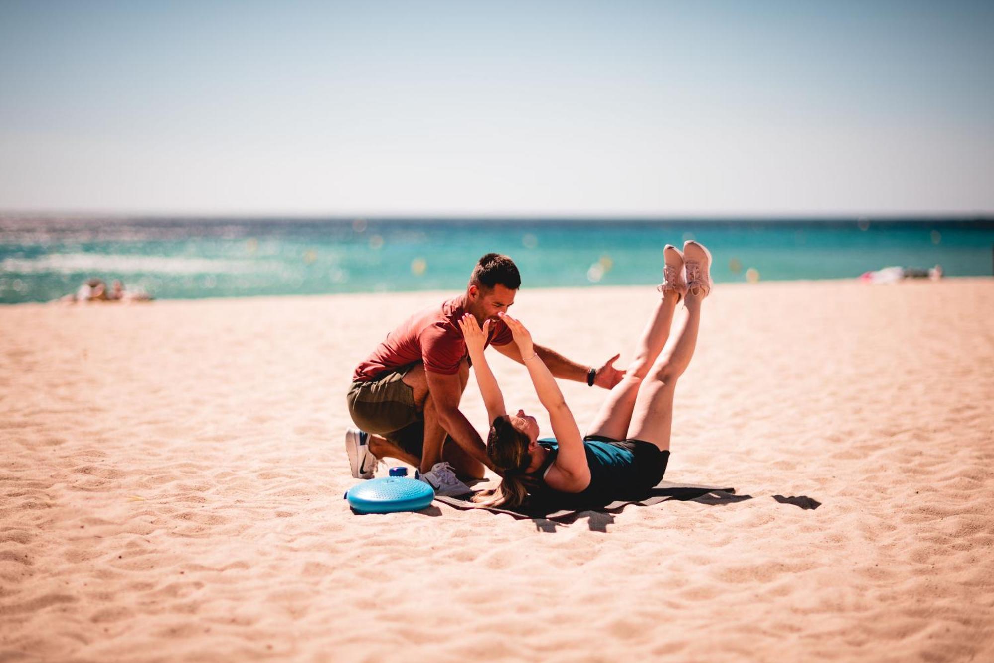 Toison D'Or Hotel Ramatuelle Exterior foto A personal trainer working with a client on the beach