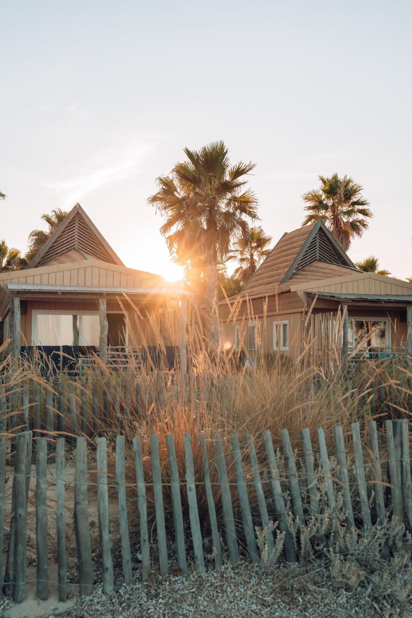 Toison D'Or Hotel Ramatuelle Exterior foto The beach bungalows at the resort