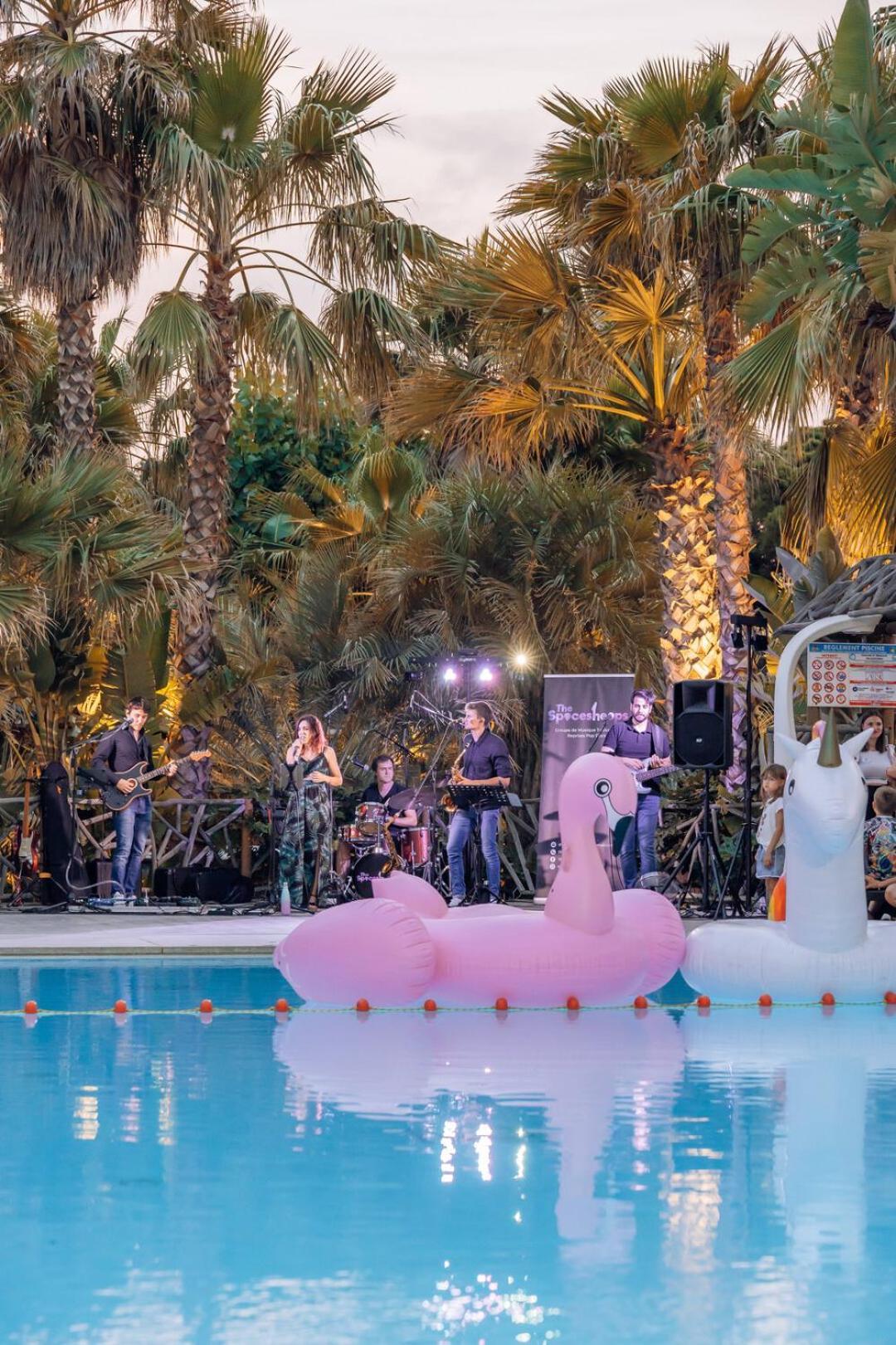 Toison D'Or Hotel Ramatuelle Exterior foto The band performing in 2019