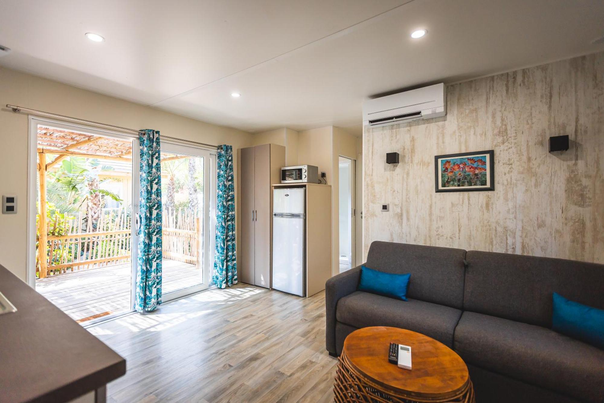 Toison D'Or Hotel Ramatuelle Cameră foto Living room in a mobile home