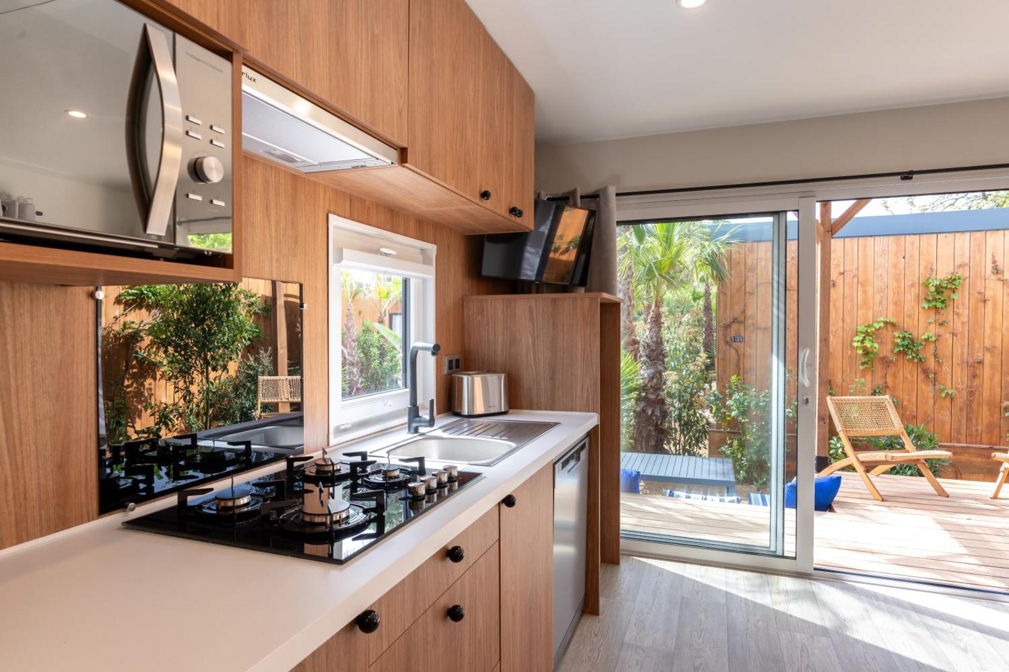 Toison D'Or Hotel Ramatuelle Exterior foto A kitchen in a mobile home