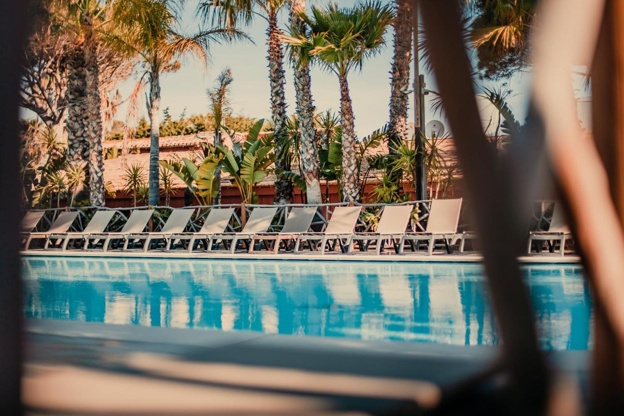 Toison D'Or Hotel Ramatuelle Exterior foto The swimming pool at the hotel